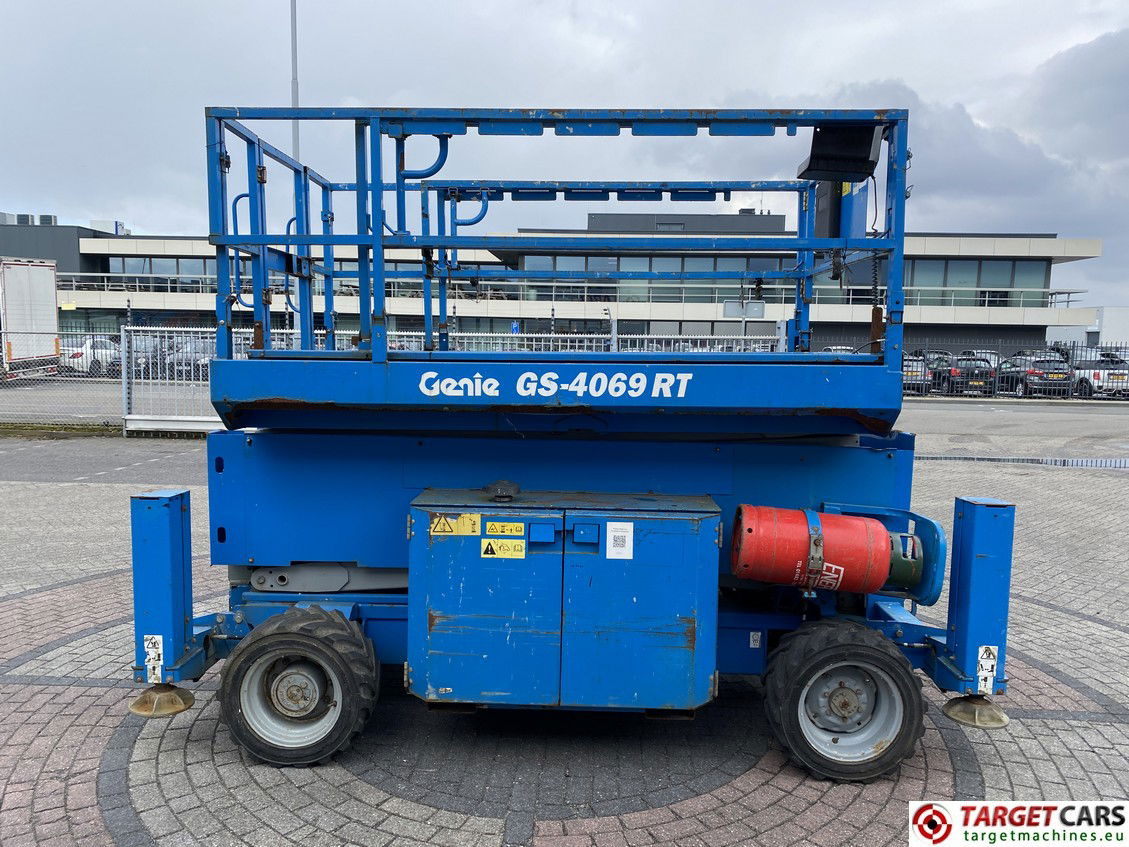 Scissor lift GENIE GS-4069RT LPG SCISSOR WORK LIFT GS4069 W/JACKLEGS 1412CM 11-11 1443HRS: picture 32