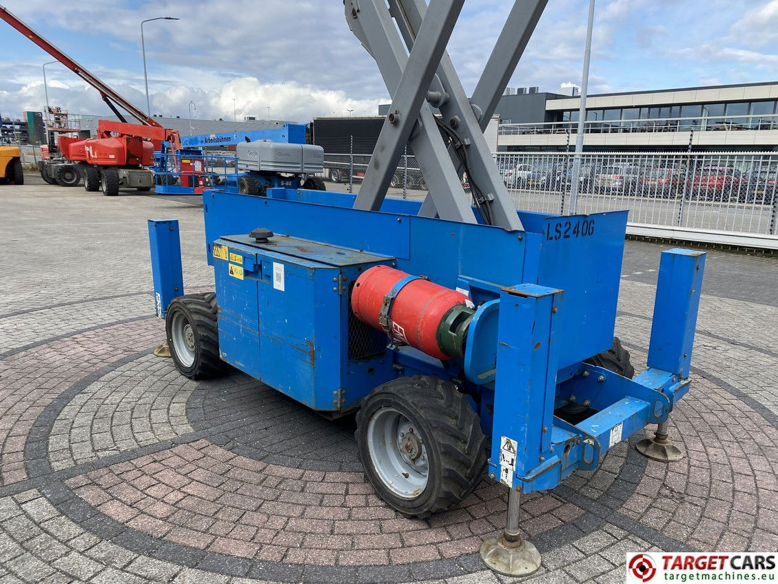 Scissor lift GENIE GS-4069RT LPG SCISSOR WORK LIFT GS4069 W/JACKLEGS 1412CM 11-11 1443HRS: picture 17