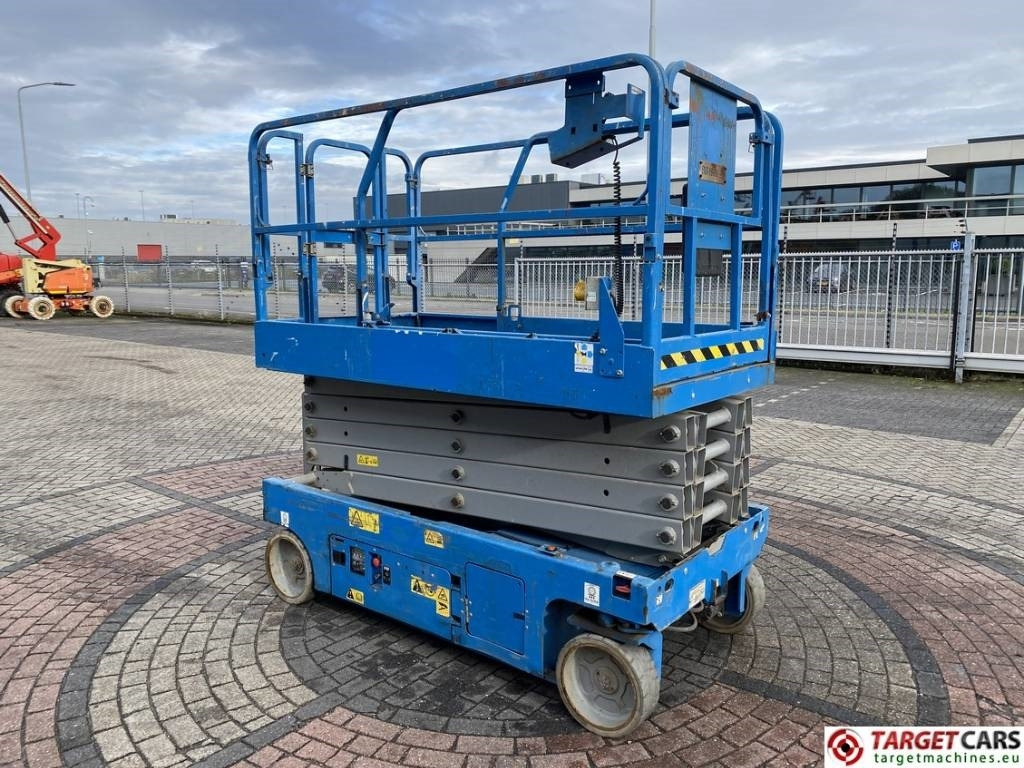 Genie GS-3246 Electric Scissor Work Lift 1175cm - Scissor lift: picture 2 Genie GS-3246 Electric Scissor Work Lift 1175cm - Scissor lift: picture 2