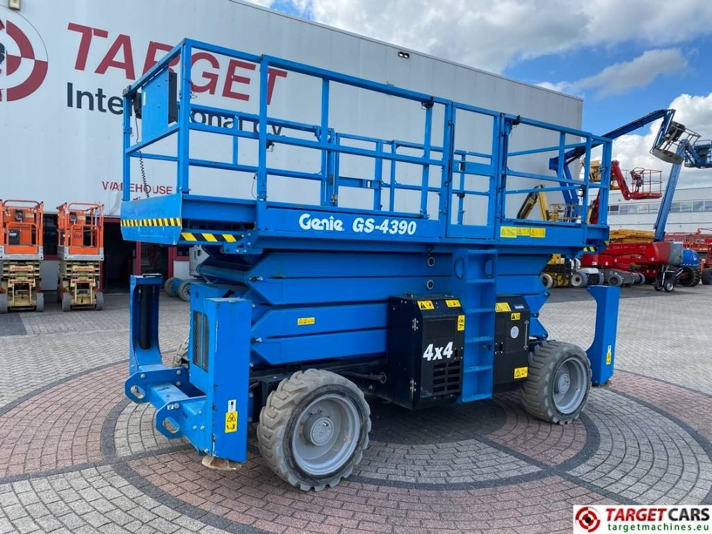 Genie GS-4390 RT LPG 4x4 Scissor Work Lift 1511cm - Scissor lift: picture 1 Genie GS-4390 RT LPG 4x4 Scissor Work Lift 1511cm - Scissor lift: picture 1