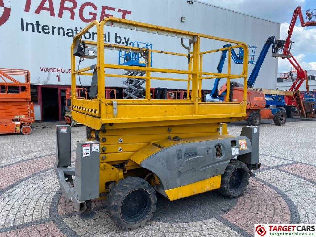 Haulotte Compact 12DX Diesel 4x4 Scissor Work Lift 1206cm - Scissor lift: picture 1 Haulotte Compact 12DX Diesel 4x4 Scissor Work Lift 1206cm - Scissor lift: picture 1