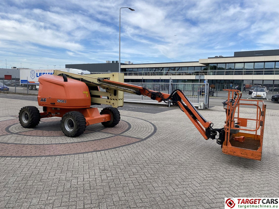 JLG 520AJ ARTICULATED 4x4 BOOM DIESEL WORK LIFT W/JIB 1800CM 4468H E300006465 2018 - Articulated boom: picture 2 JLG 520AJ ARTICULATED 4x4 BOOM DIESEL WORK LIFT W/JIB 1800CM 4468H E300006465 2018 - Articulated boom: picture 2