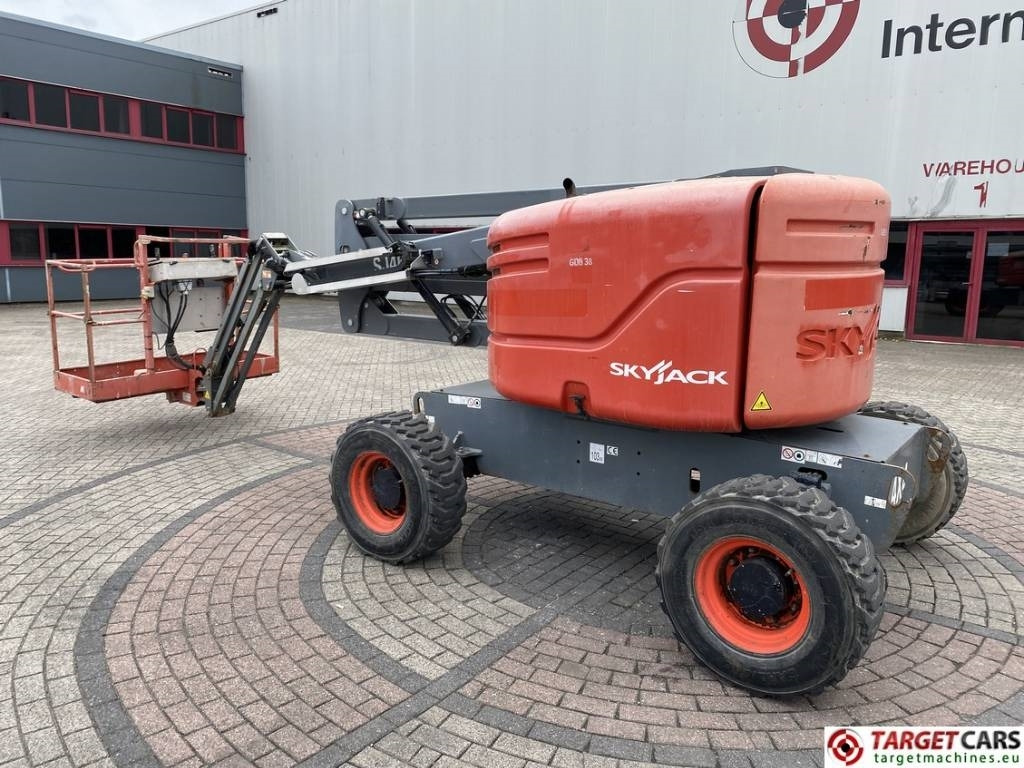 SkyJack SJ46AJ Articulated 4x4 Diesel Boom WorkLift 1593cm - Articulated boom: picture 4 SkyJack SJ46AJ Articulated 4x4 Diesel Boom WorkLift 1593cm - Articulated boom: picture 4
