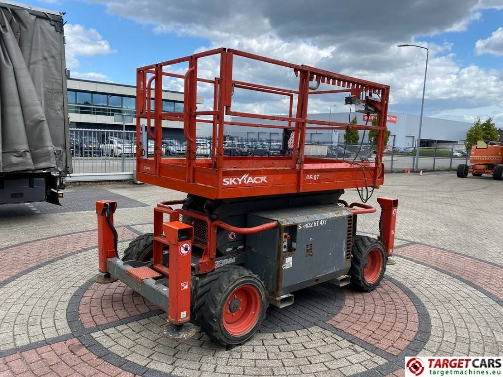 SkyJack SJ6832 RT 6832 Diesel 4x4 Scissor Work Lift 1180cm - Scissor lift: picture 3 SkyJack SJ6832 RT 6832 Diesel 4x4 Scissor Work Lift 1180cm - Scissor lift: picture 3
