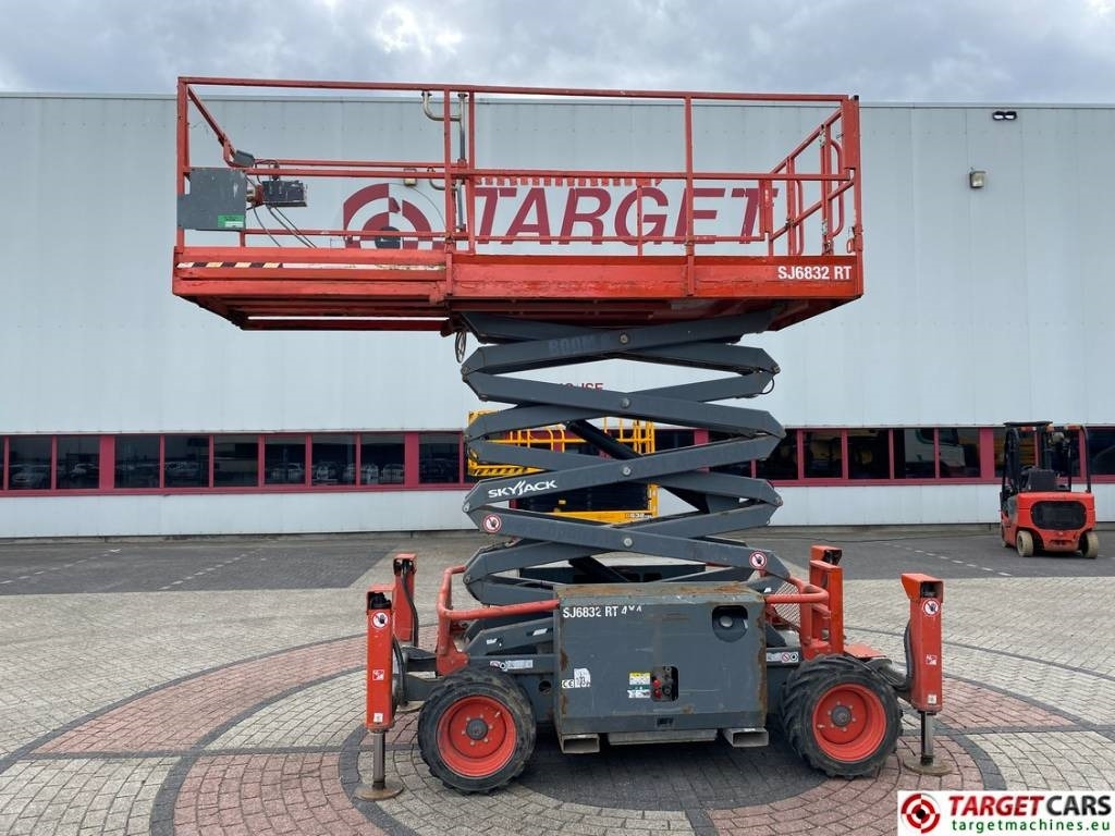 SkyJack SJ6832 RT 6832 Diesel 4x4 Scissor Work Lift 1180cm - Scissor lift: picture 5 SkyJack SJ6832 RT 6832 Diesel 4x4 Scissor Work Lift 1180cm - Scissor lift: picture 5