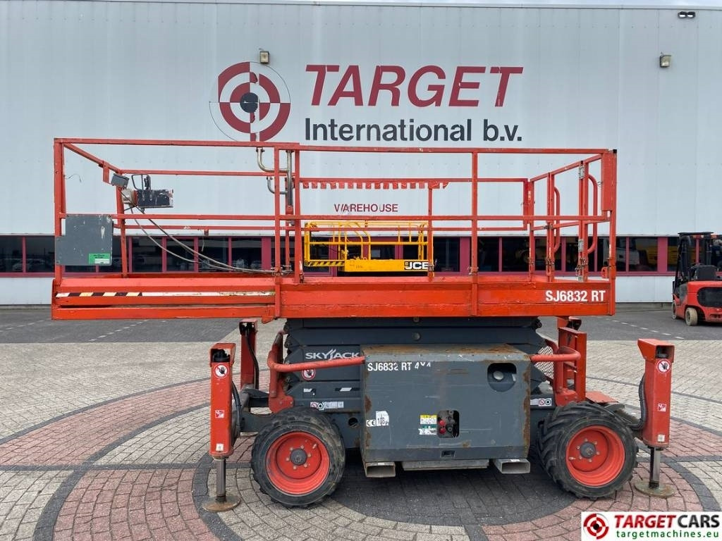 SkyJack SJ6832 RT 6832 Diesel 4x4 Scissor Work Lift 1180cm  leasing SkyJack SJ6832 RT 6832 Diesel 4x4 Scissor Work Lift 1180cm: picture 31