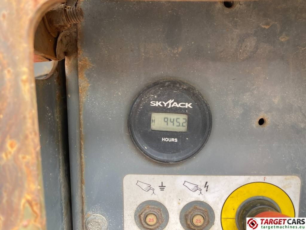 SkyJack SJ6832 RT 6832 Diesel 4x4 Scissor Work Lift 1180cm  leasing SkyJack SJ6832 RT 6832 Diesel 4x4 Scissor Work Lift 1180cm: picture 12