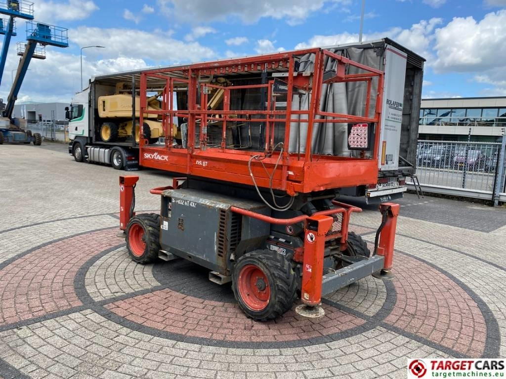 SkyJack SJ6832 RT 6832 Diesel 4x4 Scissor Work Lift 1180cm - Scissor lift: picture 2 SkyJack SJ6832 RT 6832 Diesel 4x4 Scissor Work Lift 1180cm - Scissor lift: picture 2