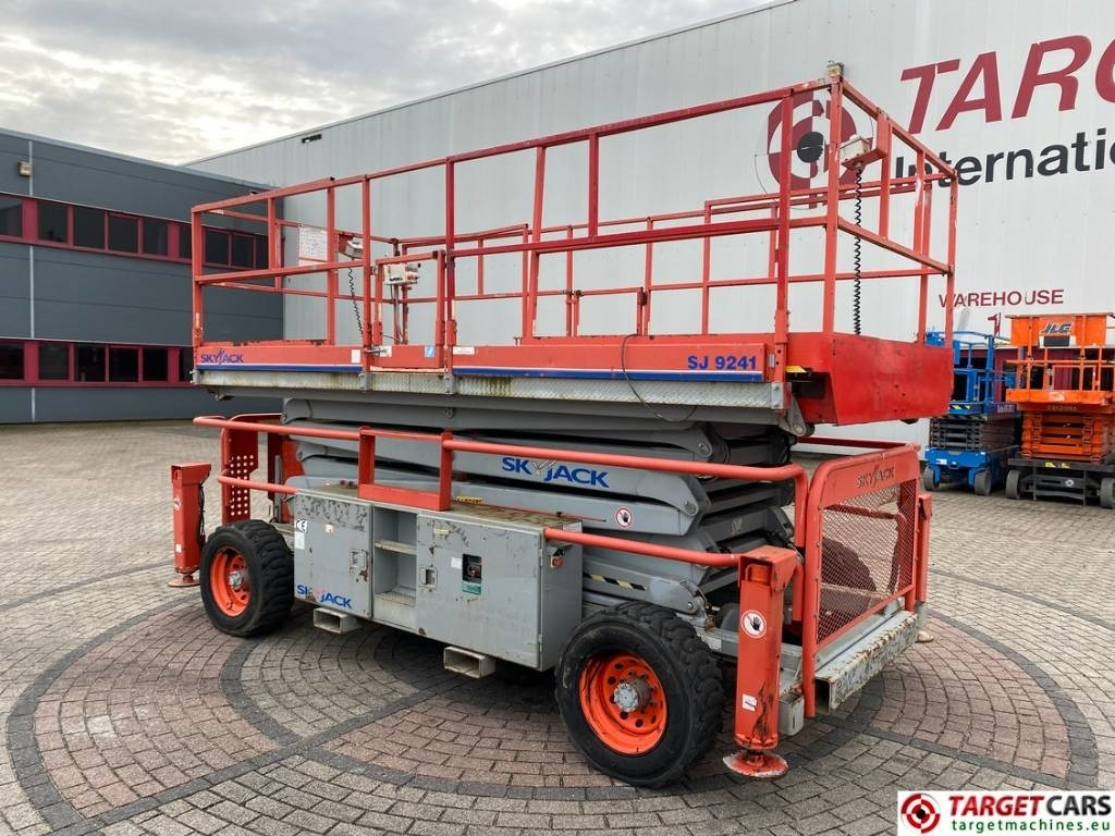 SkyJack SJ9241 RT Diesel 4x4 Scissor Work Lift 1450cm - Scissor lift: picture 4 SkyJack SJ9241 RT Diesel 4x4 Scissor Work Lift 1450cm - Scissor lift: picture 4