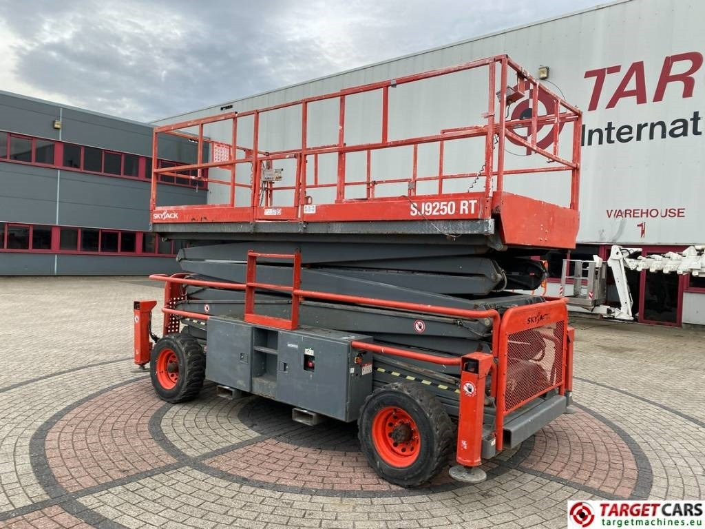 SkyJack SJ9250 RT Diesel 4x4 Scissor Work Lift 1720cm - Scissor lift: picture 4 SkyJack SJ9250 RT Diesel 4x4 Scissor Work Lift 1720cm - Scissor lift: picture 4