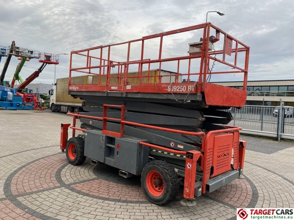 SkyJack SJ9250 RT Diesel 4x4 Scissor Work Lift 1720cm - Scissor lift: picture 2 SkyJack SJ9250 RT Diesel 4x4 Scissor Work Lift 1720cm - Scissor lift: picture 2