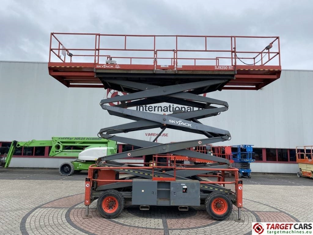 SkyJack SJ9250RT Diesel 4x4 Scissor Work Lift 1720cm - Scissor lift: picture 5 SkyJack SJ9250RT Diesel 4x4 Scissor Work Lift 1720cm - Scissor lift: picture 5