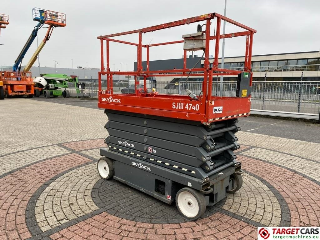 SkyJack SJIII-4740 Electric 4740 Scissor Work Lift 1380cm  - Scissor lift: picture 2 SkyJack SJIII-4740 Electric 4740 Scissor Work Lift 1380cm  - Scissor lift: picture 2