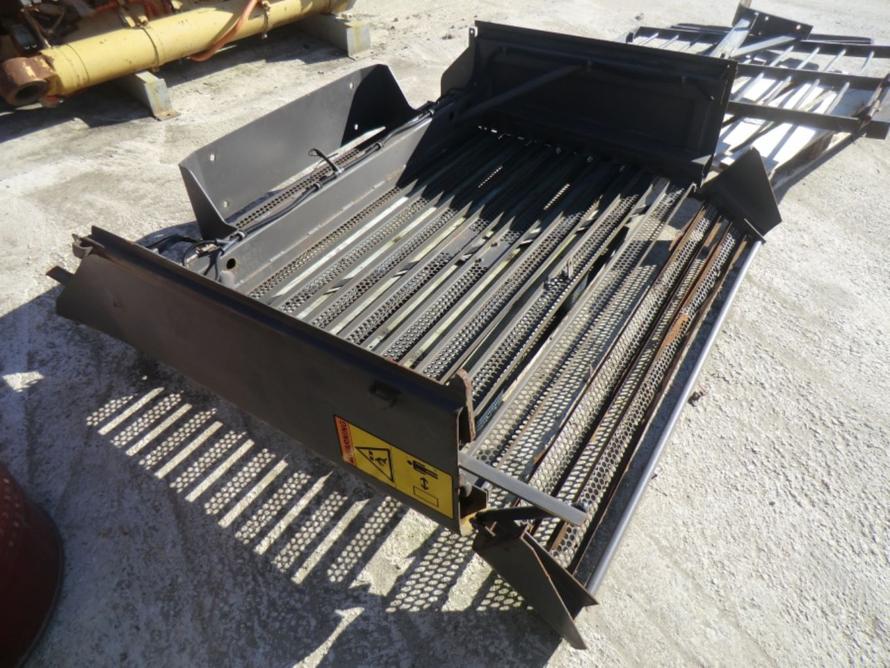 VOLVO L330E GRIGLIA - Grill for Construction machinery: picture 3 VOLVO L330E GRIGLIA - Grill for Construction machinery: picture 3