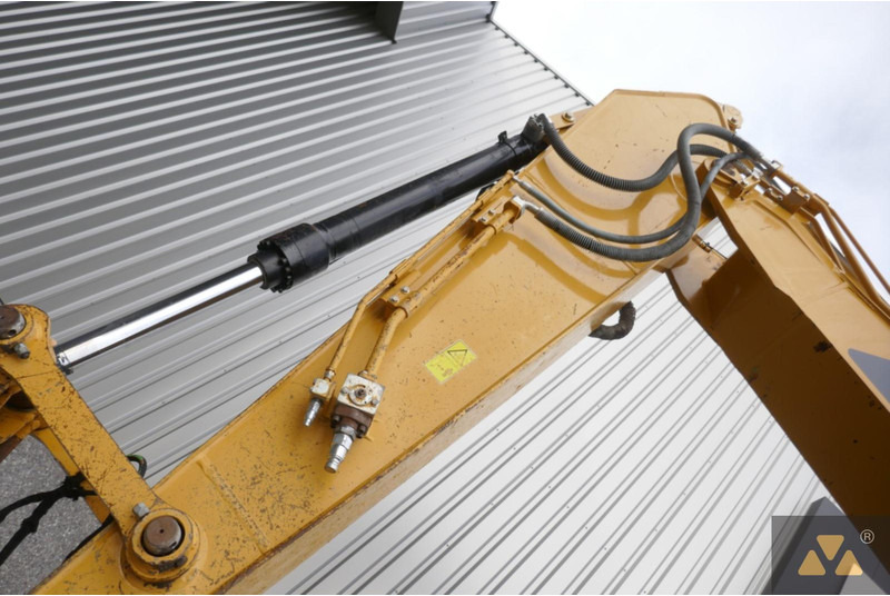 Crawler excavator Caterpillar 320EL: picture 12