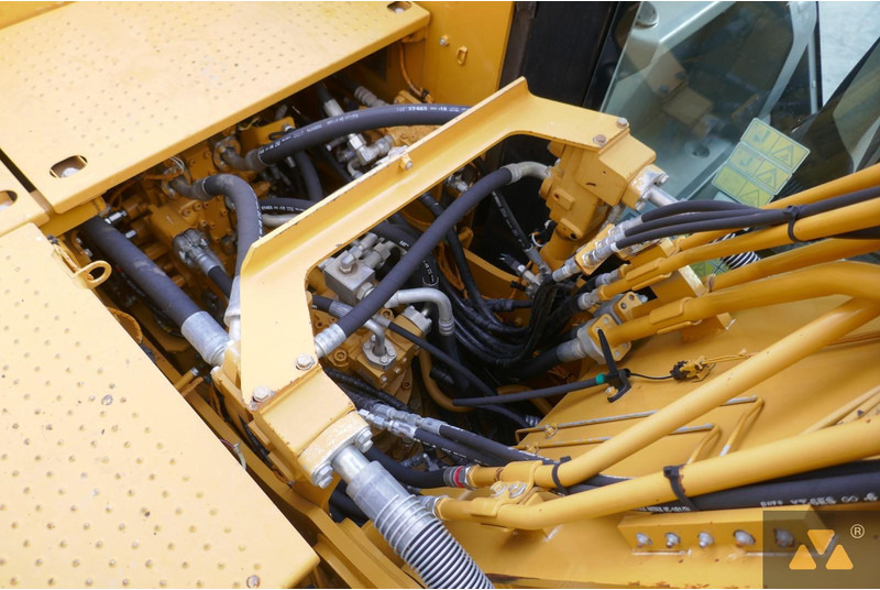 Crawler excavator Caterpillar 320EL: picture 18