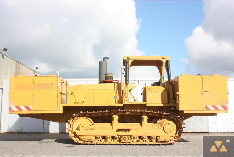 Caterpillar D6E Fuel tanker - Tanker truck: picture 1 Caterpillar D6E Fuel tanker - Tanker truck: picture 1