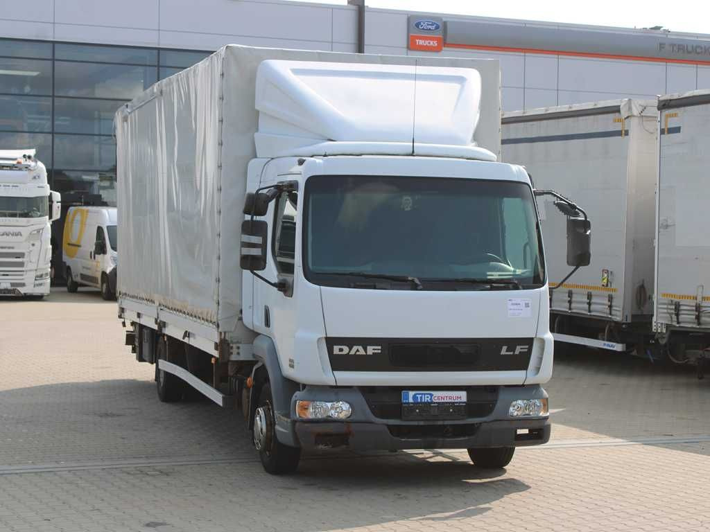 DAF FA LF 45.220, EURO 3, SIDEWALLS, TAIL LIFT - Curtain side truck: picture 2 DAF FA LF 45.220, EURO 3, SIDEWALLS, TAIL LIFT - Curtain side truck: picture 2