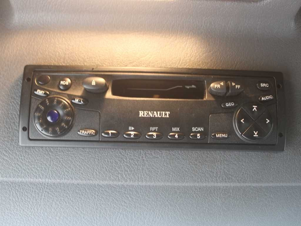 Curtain side truck Renault MIDLUM 270, EURO 3, PNEU 80%: picture 17
