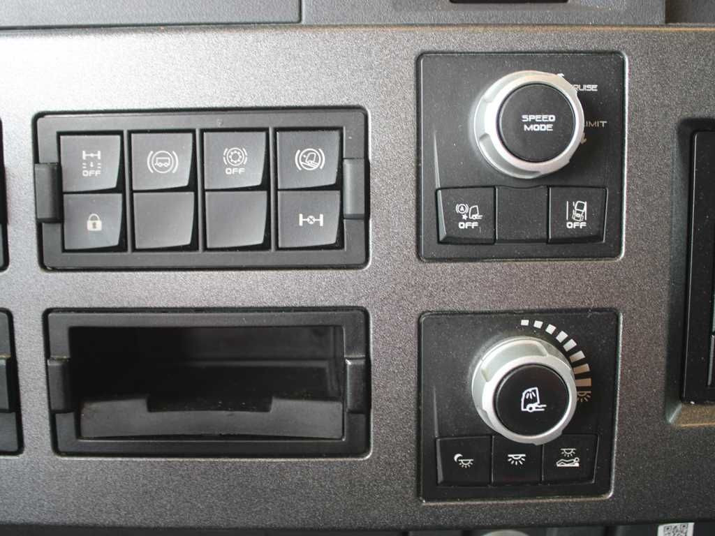 Tractor unit Renault T 520, LOWDECK, INDEPENDENT AIR CONDITIONING: picture 9