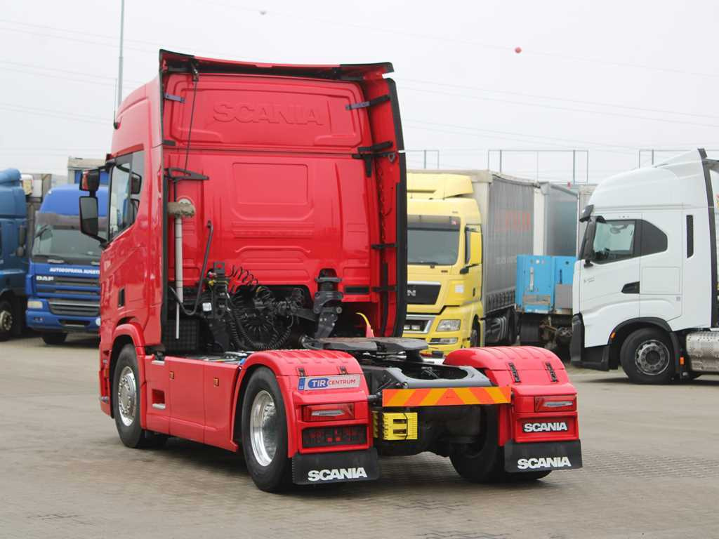 Scania R560, RETARDER, HYDRAULICS, AIR SUSPENSION, EURO 6 - Tractor unit: picture 5 Scania R560, RETARDER, HYDRAULICS, AIR SUSPENSION, EURO 6 - Tractor unit: picture 5