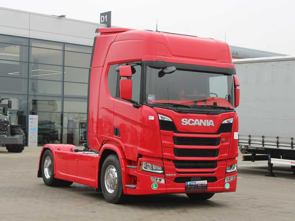 Scania R560, RETARDER, HYDRAULICS, AIR SUSPENSION, EURO 6 - Tractor unit: picture 3 Scania R560, RETARDER, HYDRAULICS, AIR SUSPENSION, EURO 6 - Tractor unit: picture 3