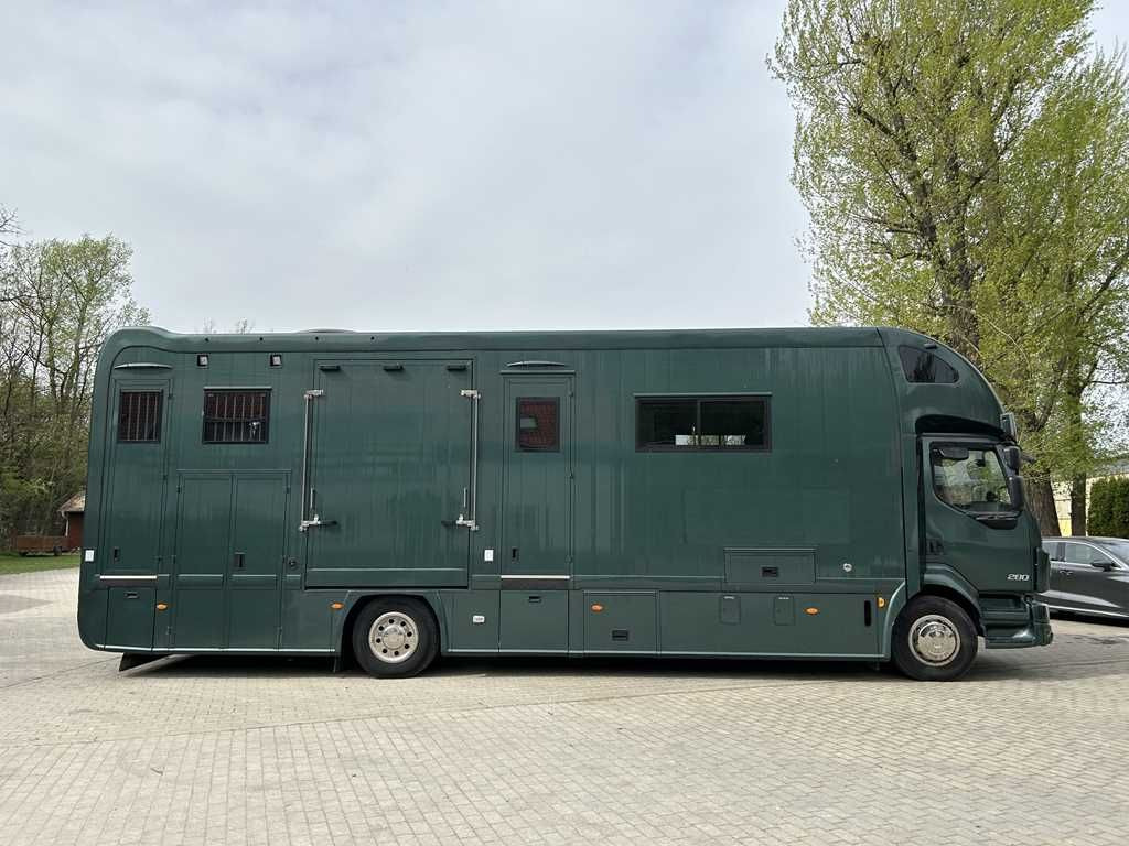 Volvo STX FL, 6 PEOPLE, 5 HORSES, CAMERA, 2X TAIL LIFT - Horse truck: picture 3 Volvo STX FL, 6 PEOPLE, 5 HORSES, CAMERA, 2X TAIL LIFT - Horse truck: picture 3