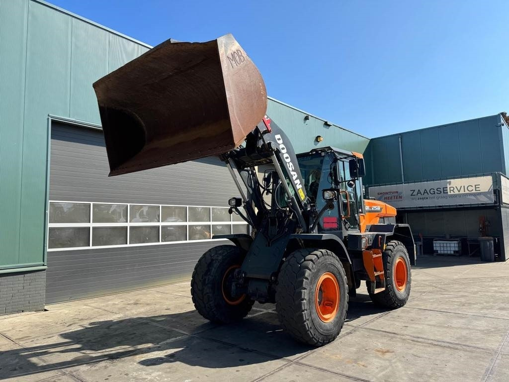 Doosan DL250-7 - Wheel loader: picture 3 Doosan DL250-7 - Wheel loader: picture 3