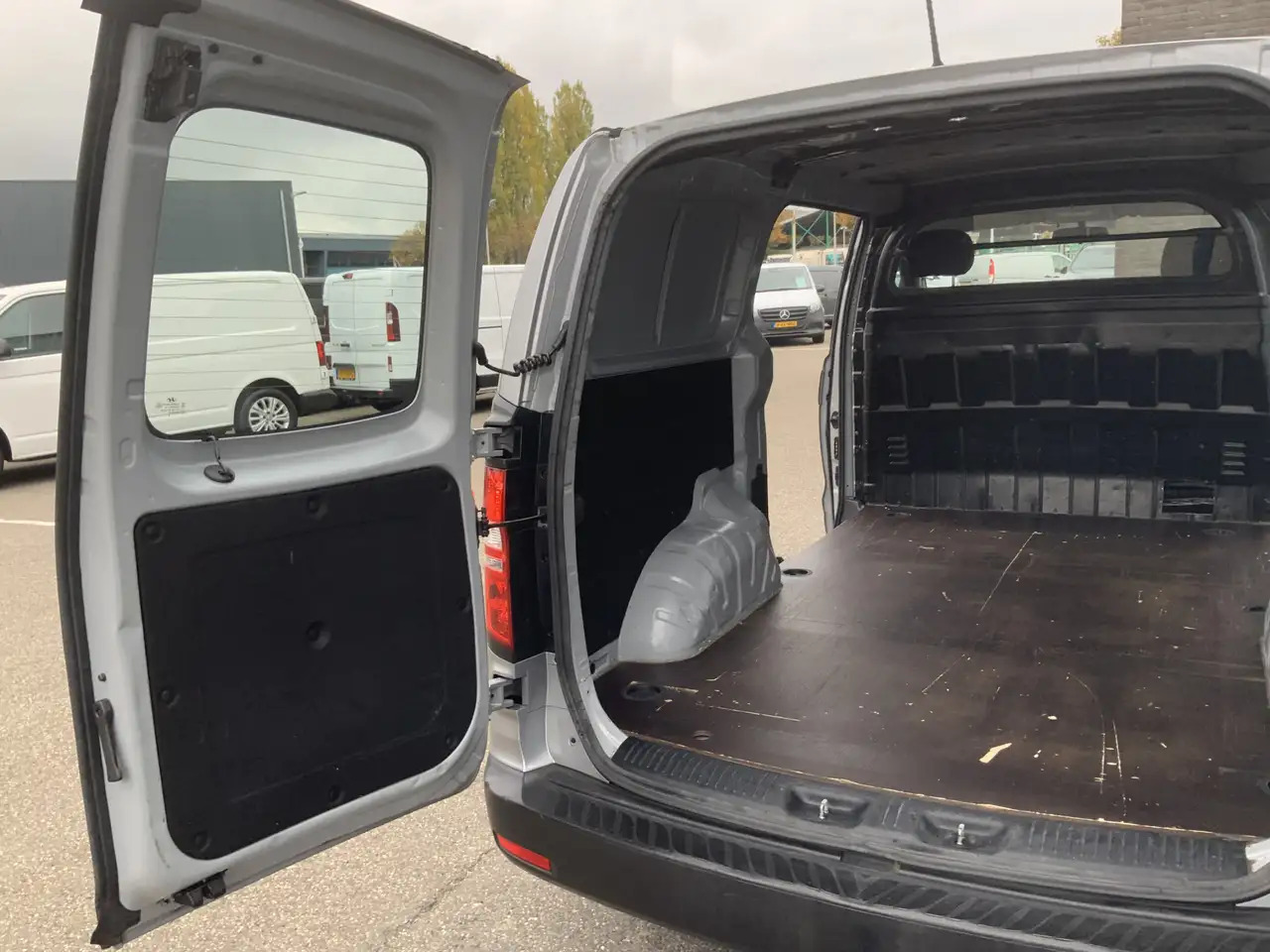 Hyundai H 300 2.5 CRDi Dynamic Dub Schuifdeur Airco Navi 3 Zits - Panel van: picture 5 Hyundai H 300 2.5 CRDi Dynamic Dub Schuifdeur Airco Navi 3 Zits - Panel van: picture 5