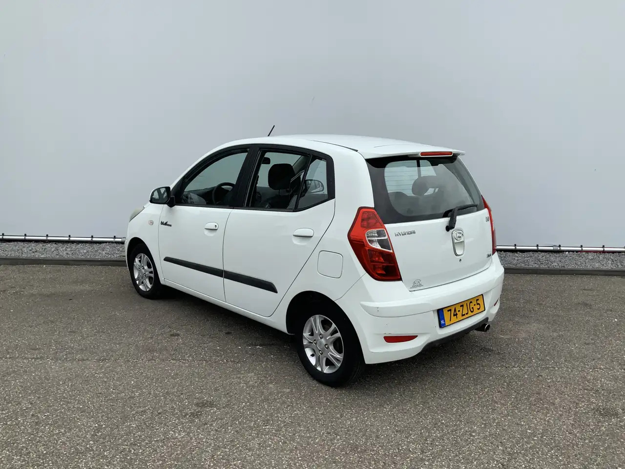 Hyundai i10 1.0 Pro 54083 KM! Airco, Lichtmetalen Wielen! - Hatchback: picture 3 Hyundai i10 1.0 Pro 54083 KM! Airco, Lichtmetalen Wielen! - Hatchback: picture 3