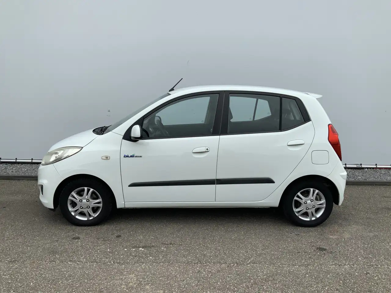 Hyundai i10 1.0 Pro 54083 KM! Airco, Lichtmetalen Wielen! - Hatchback: picture 2 Hyundai i10 1.0 Pro 54083 KM! Airco, Lichtmetalen Wielen! - Hatchback: picture 2