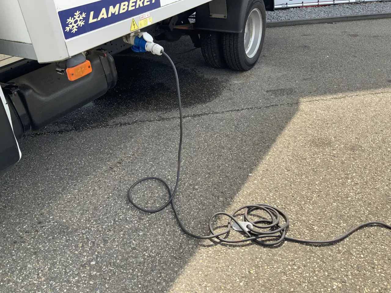 Iveco Daily 35C13 2.3 375 Automaat Koelmeubelbak Deuren Dag&Na - Refrigerated delivery van: picture 2 Iveco Daily 35C13 2.3 375 Automaat Koelmeubelbak Deuren Dag&Na - Refrigerated delivery van: picture 2