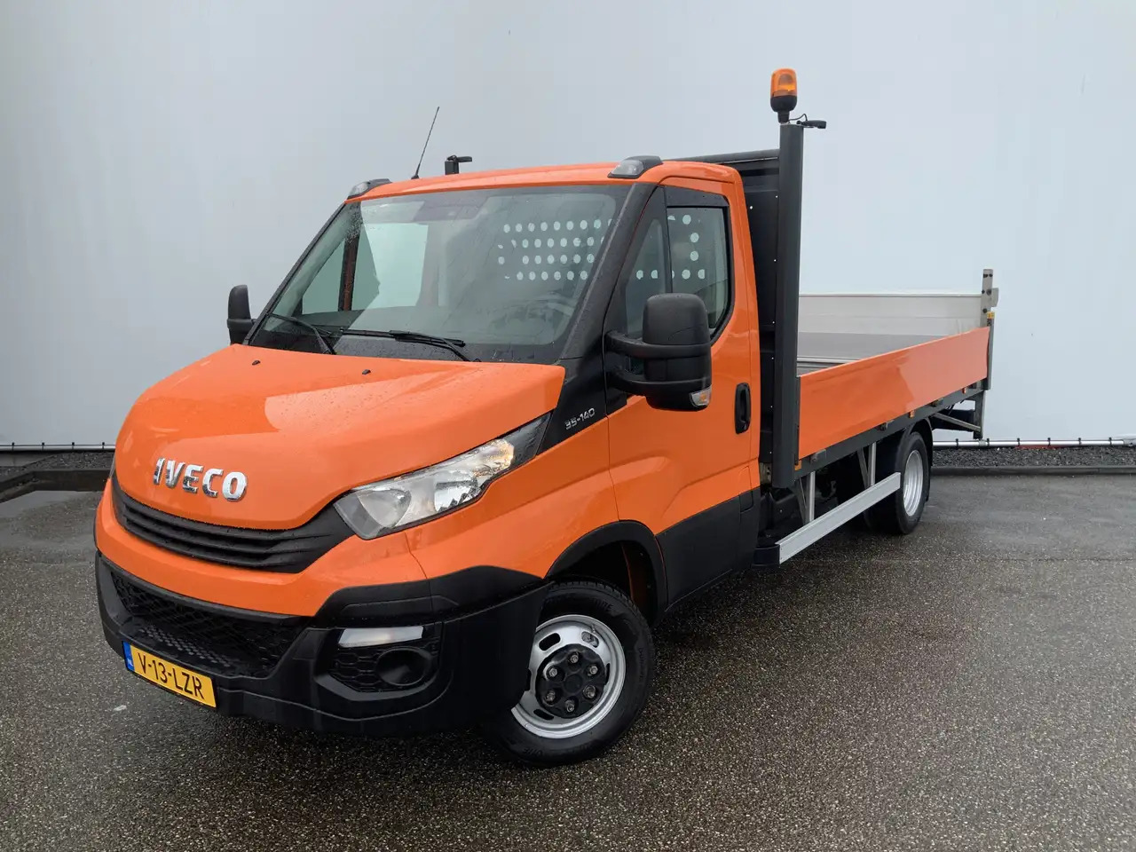 Iveco Daily 35C14 2.3 375 Pick Up & LaadLift Airco Navi Trekha - Open body delivery van: picture 1 Iveco Daily 35C14 2.3 375 Pick Up & LaadLift Airco Navi Trekha - Open body delivery van: picture 1