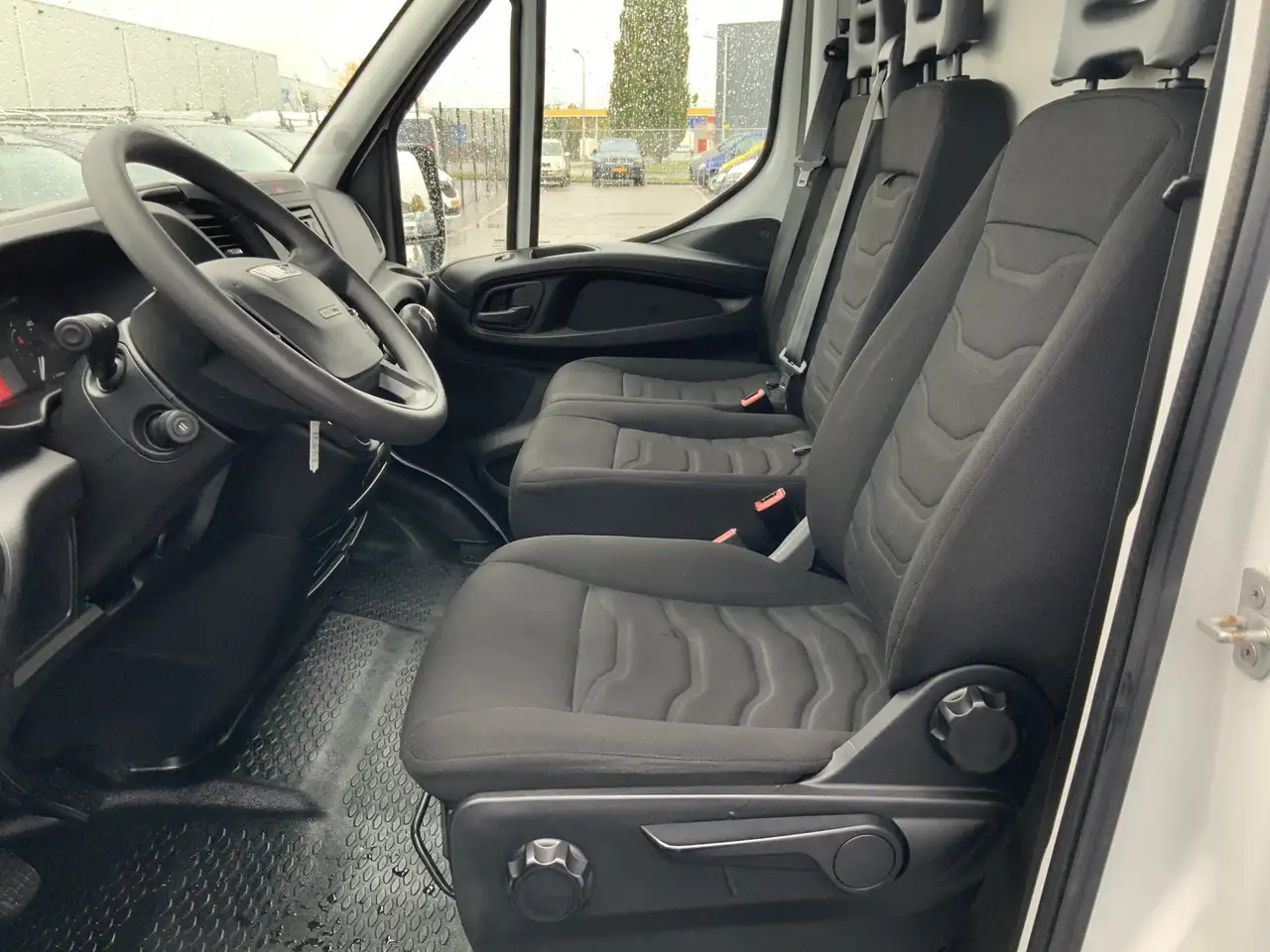 Iveco Daily 35S13V 2.3 352 H2 L3 Airco 3 Zits Opstap Euro 5 - Panel van: picture 5 Iveco Daily 35S13V 2.3 352 H2 L3 Airco 3 Zits Opstap Euro 5 - Panel van: picture 5