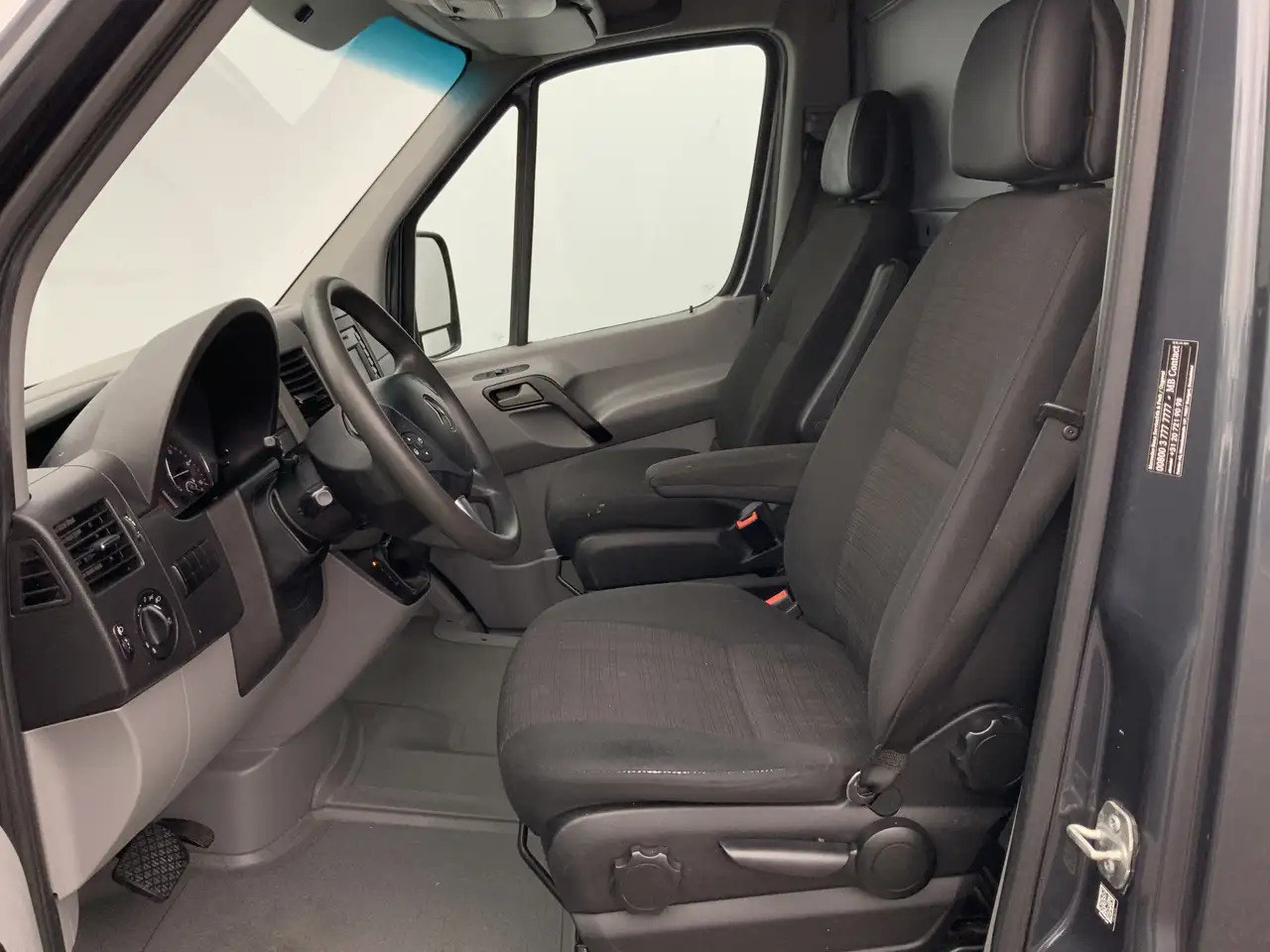 Mercedes-Benz Sprinter 211 2.2 CDI 366 L2H2 AUTOMAAT ! Airco Cruise Navi - Panel van: picture 4 Mercedes-Benz Sprinter 211 2.2 CDI 366 L2H2 AUTOMAAT ! Airco Cruise Navi - Panel van: picture 4