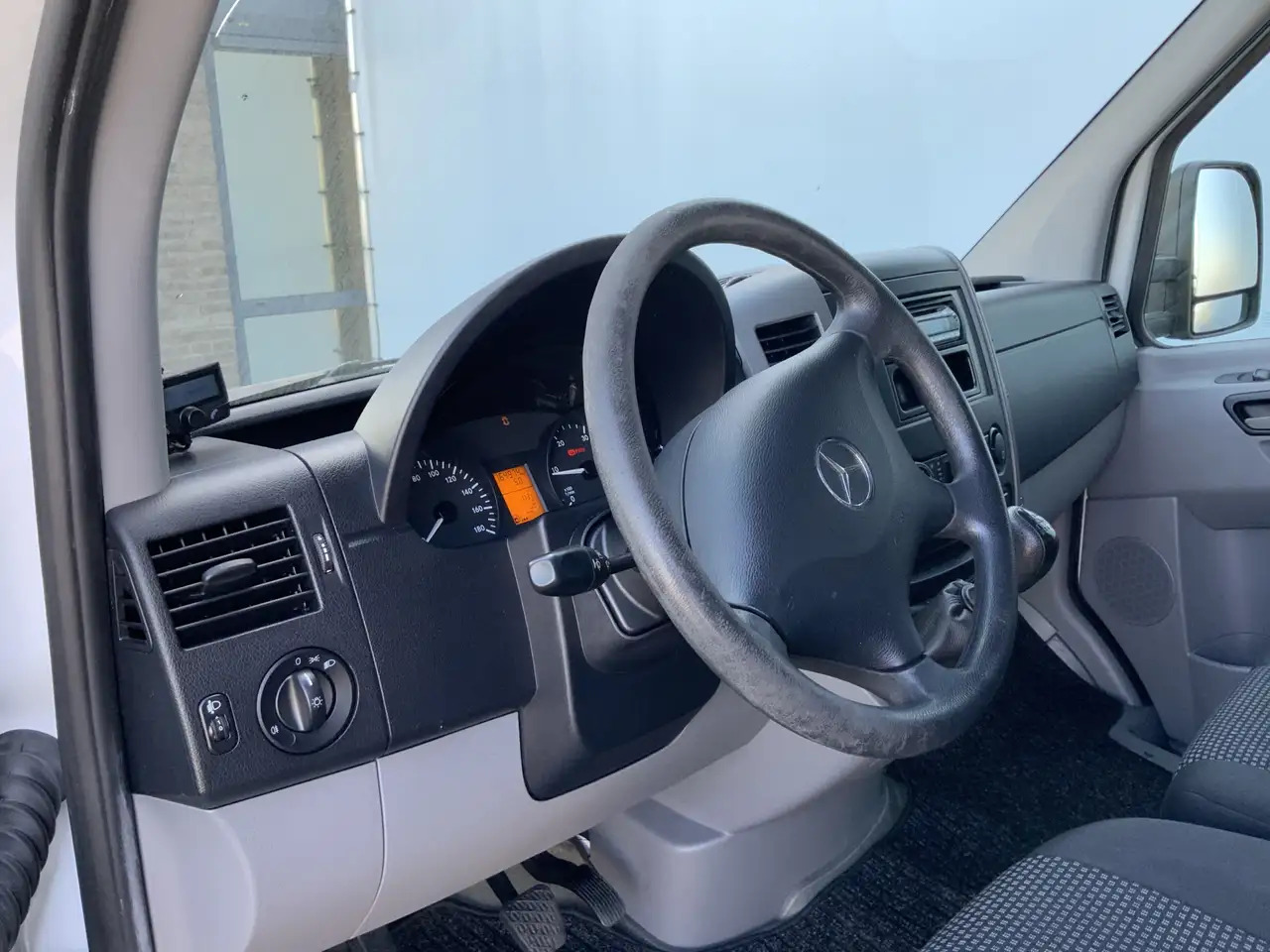 Mercedes-Benz Sprinter 515 2.2 CDI 432 Meubelbak 5,10 MTR.&Deuren Airco 3 - Closed box van: picture 5 Mercedes-Benz Sprinter 515 2.2 CDI 432 Meubelbak 5,10 MTR.&Deuren Airco 3 - Closed box van: picture 5
