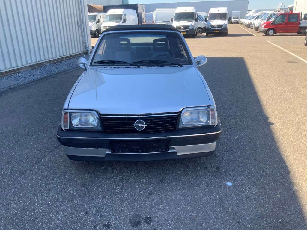 Opel Ascona 1.6 S Automaat Cabriolet Marge geen btw - Car: picture 3 Opel Ascona 1.6 S Automaat Cabriolet Marge geen btw - Car: picture 3