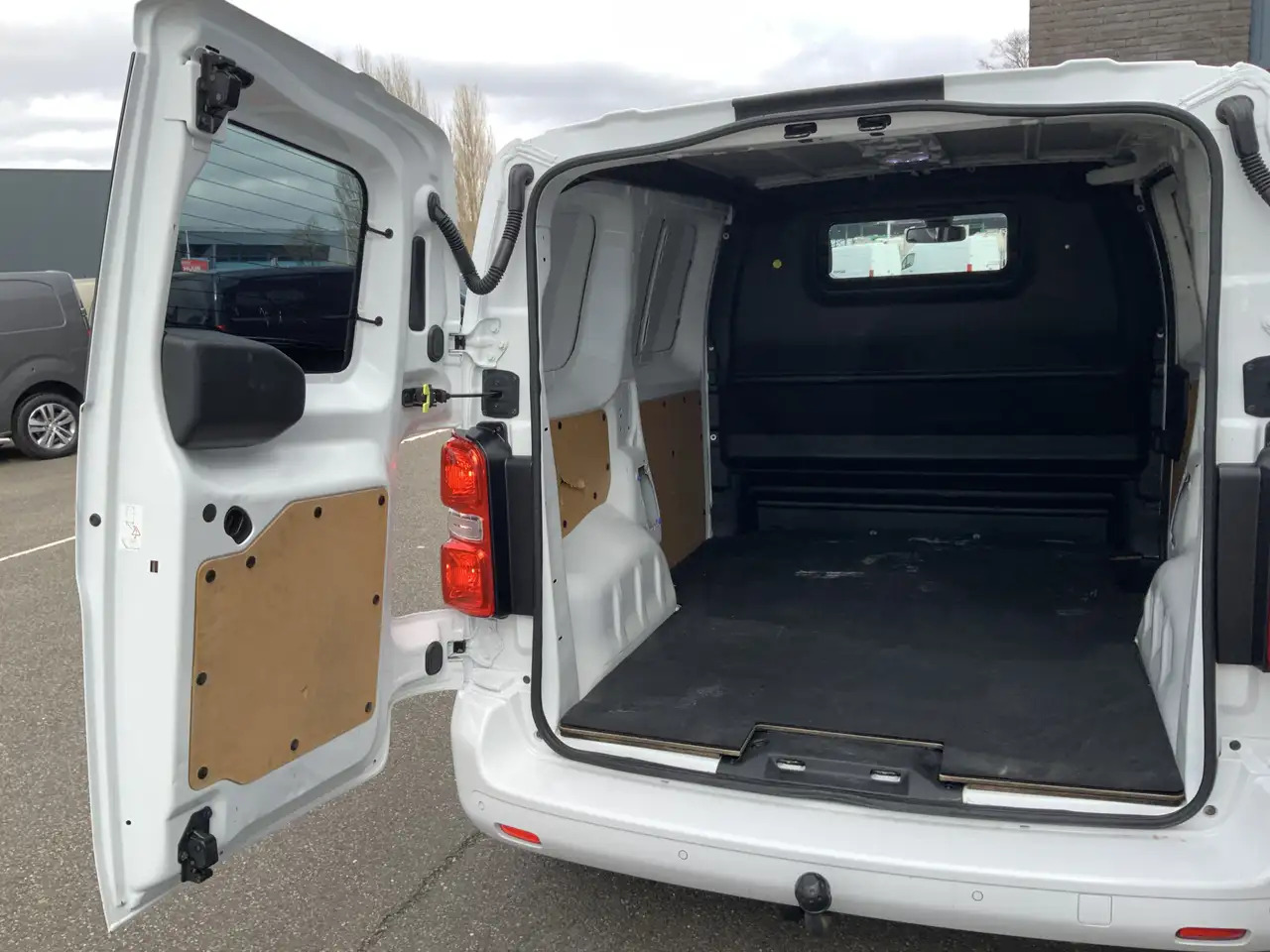 Panel van Peugeot Expert 227C 2.0 BlueHDI 150 Premium Pack Airco Cruise Cam: picture 10