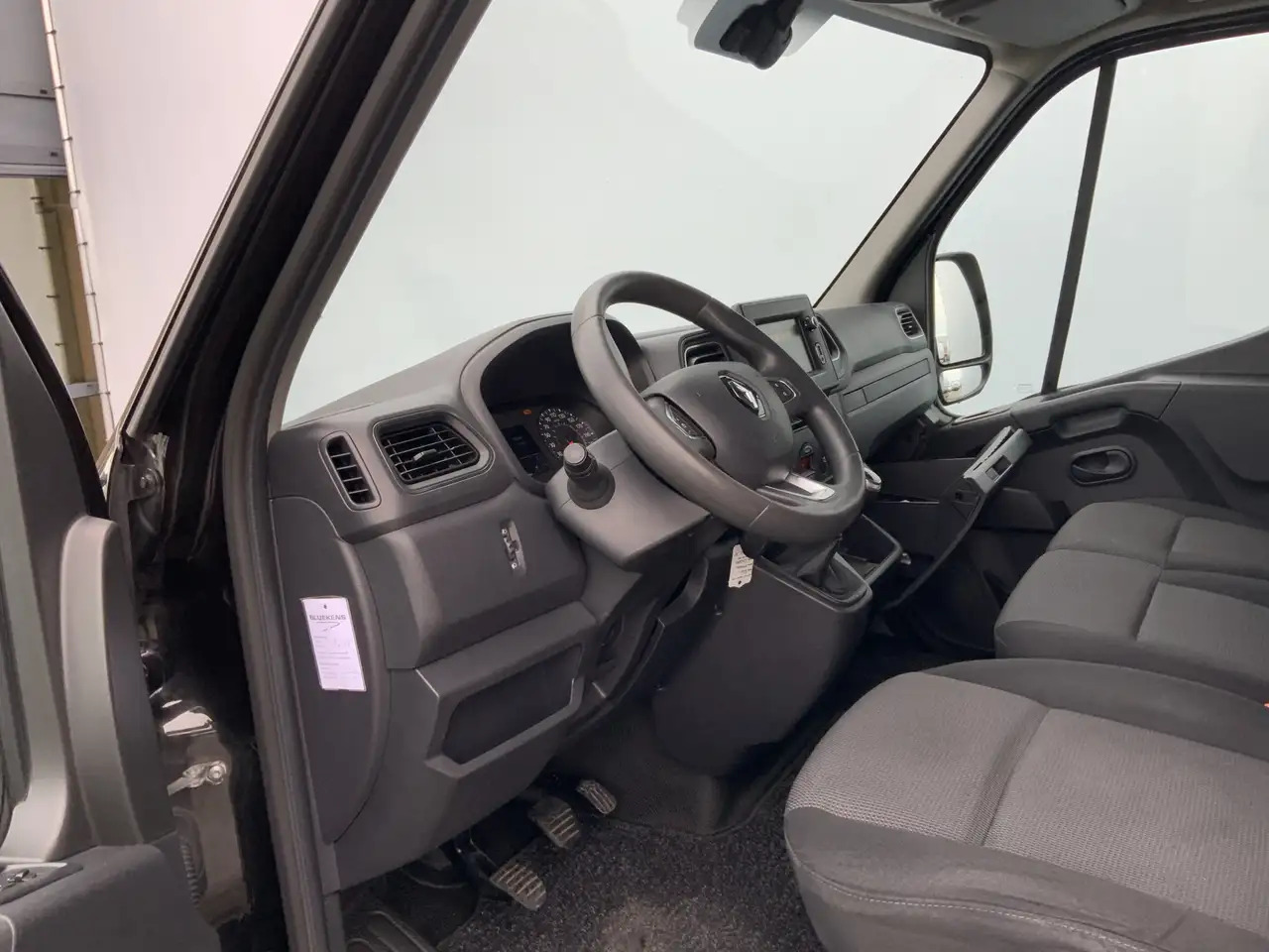 Renault Master T35 2.3 dCi 150 L2H2 Airco Cruise 3 Zits Camera Tr - Panel van: picture 5 Renault Master T35 2.3 dCi 150 L2H2 Airco Cruise 3 Zits Camera Tr - Panel van: picture 5