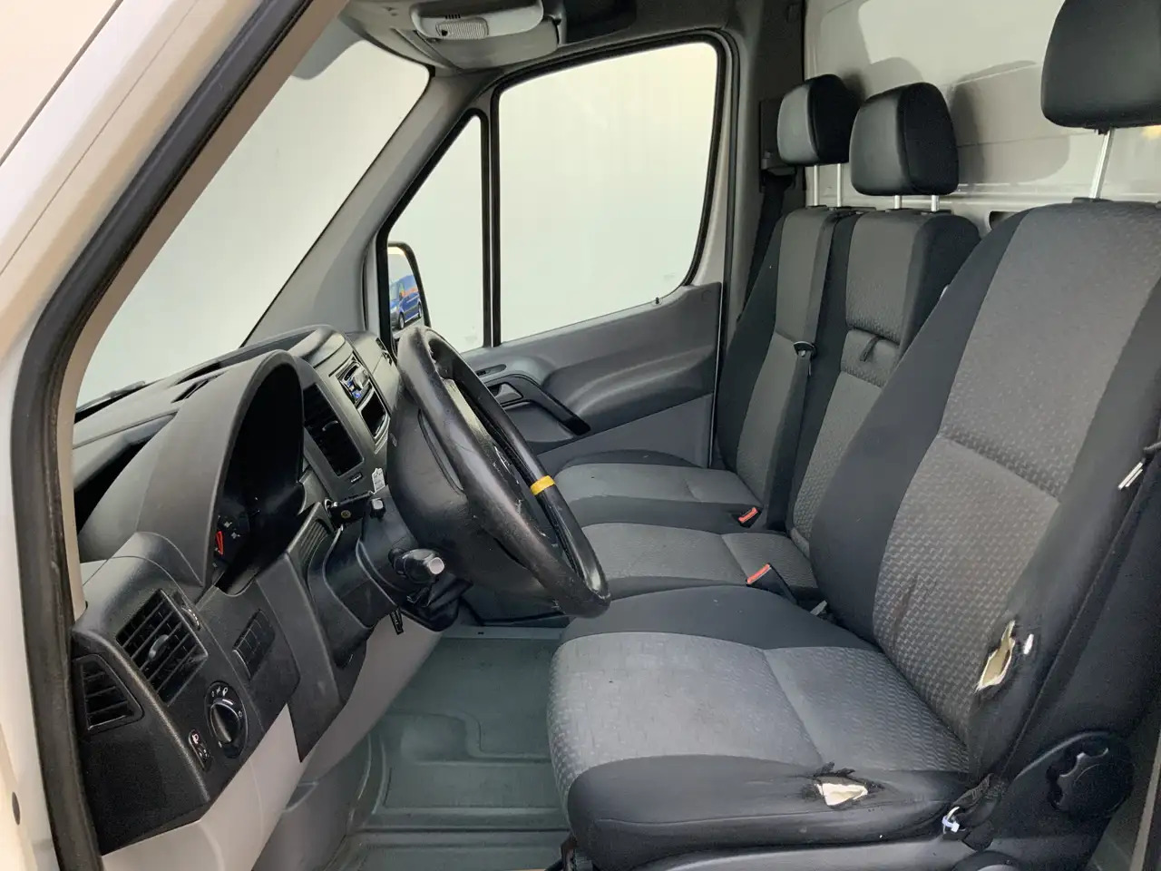 Volkswagen Crafter 35 2.0 TDI L3H1 Glasresteel Airco Cruise 3 Zits UI - Closed box van, Municipal/ Special vehicle: picture 3 Volkswagen Crafter 35 2.0 TDI L3H1 Glasresteel Airco Cruise 3 Zits UI - Closed box van, Municipal/ Special vehicle: picture 3