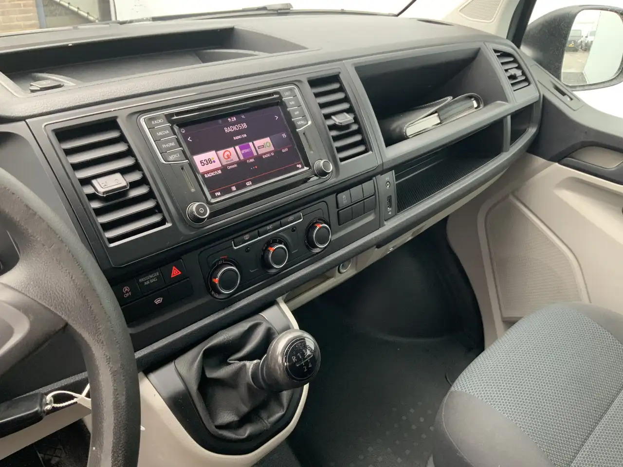 Volkswagen T6 Transporter 2.0 TDI L2H1 DC Comfortline Plus Dub Cab Cruise 5 - Small van, Combi van: picture 5 Volkswagen T6 Transporter 2.0 TDI L2H1 DC Comfortline Plus Dub Cab Cruise 5 - Small van, Combi van: picture 5