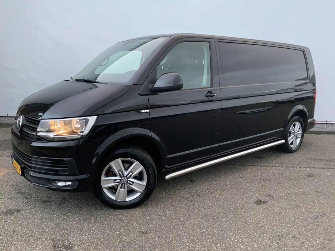 Volkswagen T6 Transporter 2.0 TDI L2H2 Highline Automaat Airco Cruise Navi A - Panel van: picture 1 Volkswagen T6 Transporter 2.0 TDI L2H2 Highline Automaat Airco Cruise Navi A - Panel van: picture 1