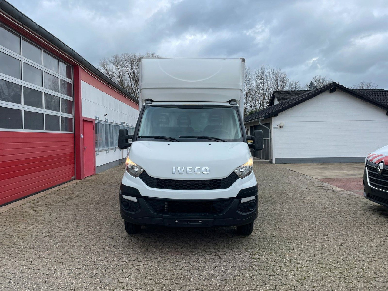 Iveco Daily Koffer 4.2m Ladebordwand Dhollandia Klima - Closed box van: picture 2 Iveco Daily Koffer 4.2m Ladebordwand Dhollandia Klima - Closed box van: picture 2