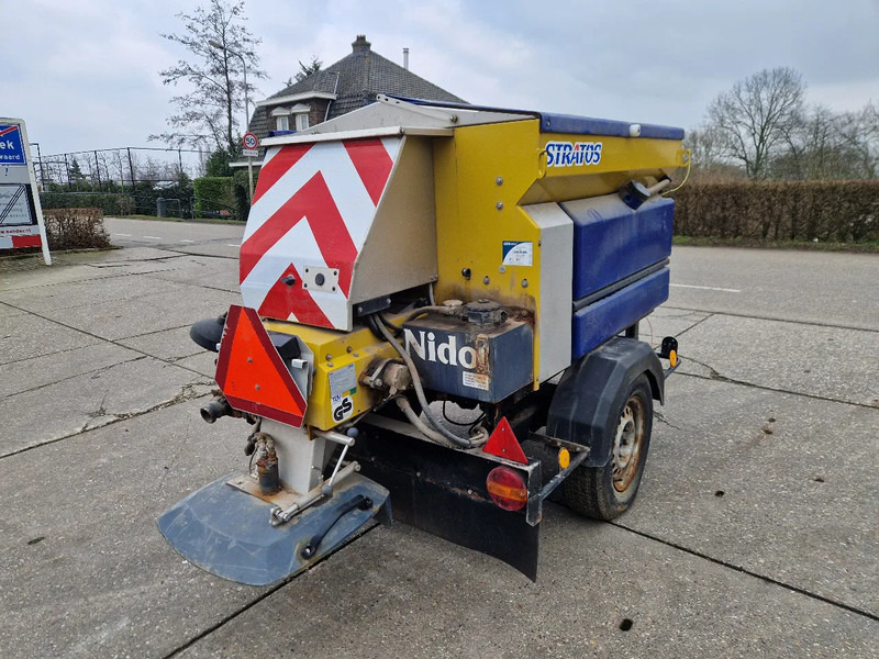 Onbekend Nido Stratos B08-15 nat zoutstrooier zo uit het werk - Sand/ Salt spreader: picture 4 Onbekend Nido Stratos B08-15 nat zoutstrooier zo uit het werk - Sand/ Salt spreader: picture 4