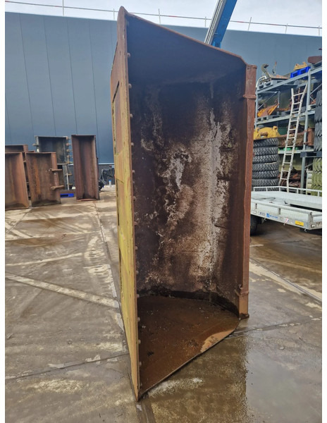 Volvo dichte wielladerbak 2.24m. breed - Bucket for Construction machinery: picture 3 Volvo dichte wielladerbak 2.24m. breed - Bucket for Construction machinery: picture 3