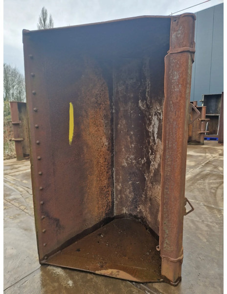 Volvo dichte wielladerbak 2.24m. breed - Bucket for Construction machinery: picture 1 Volvo dichte wielladerbak 2.24m. breed - Bucket for Construction machinery: picture 1