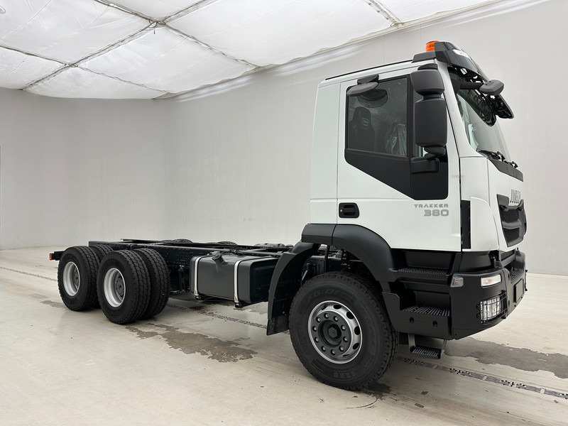 Iveco Trakker 380 - 6x4 - Cab chassis truck: picture 3 Iveco Trakker 380 - 6x4 - Cab chassis truck: picture 3