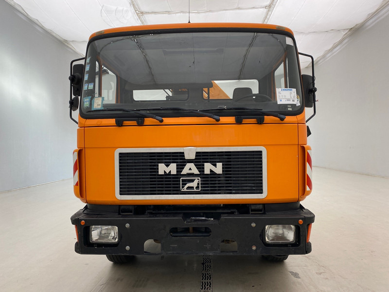 MAN 18.222* - Hook lift truck, Crane truck: picture 2 MAN 18.222* - Hook lift truck, Crane truck: picture 2