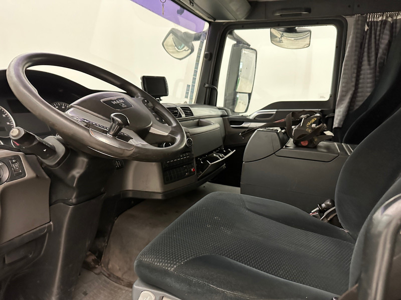 Interior photo 1: Dropside/ Flatbed truck, Crane truck MAN TGS 35.440 - 8x4