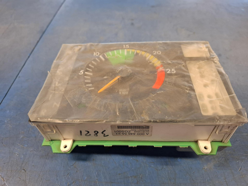 Mercedes-Benz A0004465521 Toerenteller A0004465521 - Dashboard for Truck: picture 2 Mercedes-Benz A0004465521 Toerenteller A0004465521 - Dashboard for Truck: picture 2